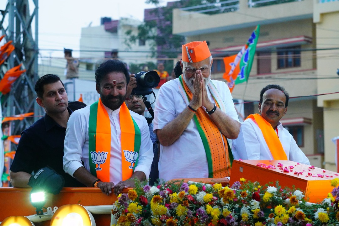 Narendra Modi PM Modi S Roadshow In Hyderabad Draws Huge Crowd