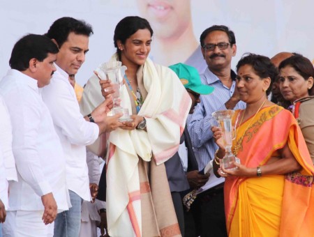 Sindhu gets grand welcome; Ministers shower praise