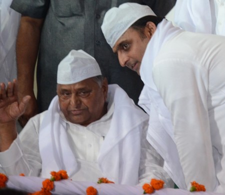 Shivpal quits Akhilesh cabinet, and as state unit chief