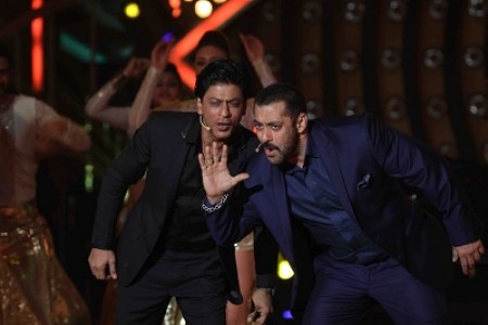 Aamir, Salman are bigger stars than me: SRK