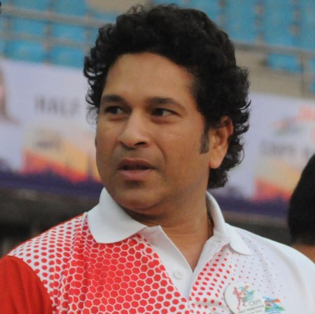 Sachin presents BMWs to India's Olympic medallists, stars 