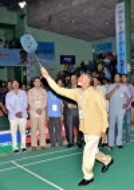 Chandrababu Naidu plays badminton with Sindhu