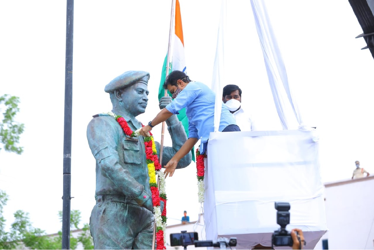 KTR unveils Col Santosh Babu statue in Suryapet