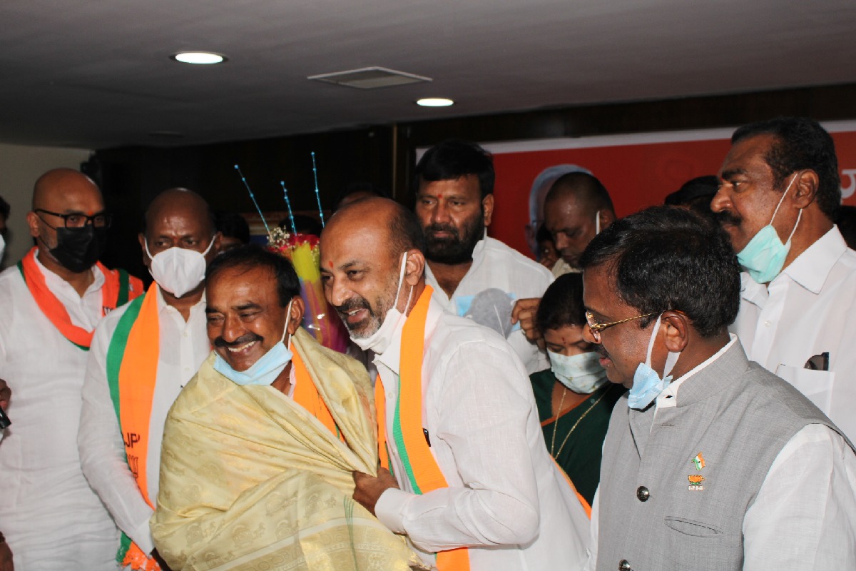 Eatala gets hearty welcome at Telangana BJP Office