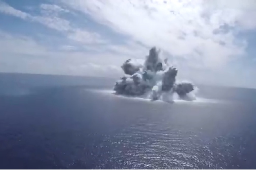 What happens when 18000 kilo bomb is detonated in middle of sea