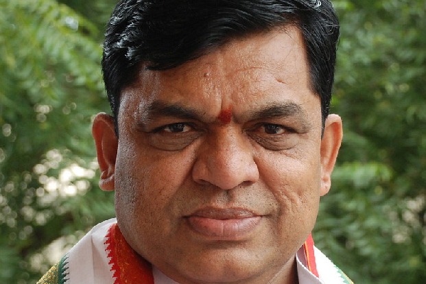former union minister balaram nayak has been banned by the cec