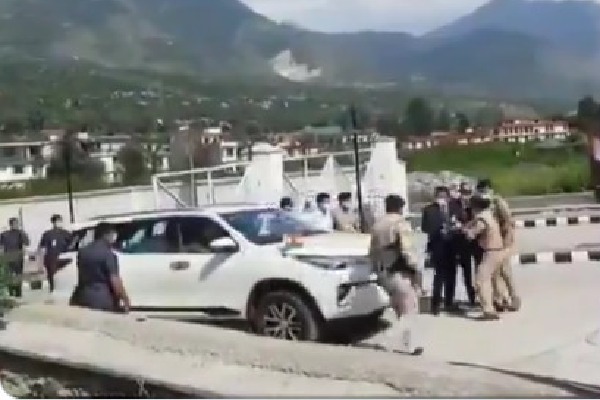 SP and a security officer fights in front of CM in Himachal Pradesh