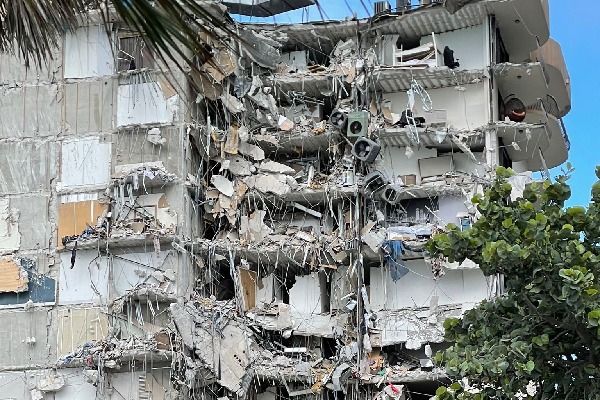 Building in Miami collapsed 
