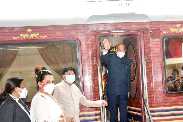 Ram Nath Kovind aboard on train to go Kanpur 