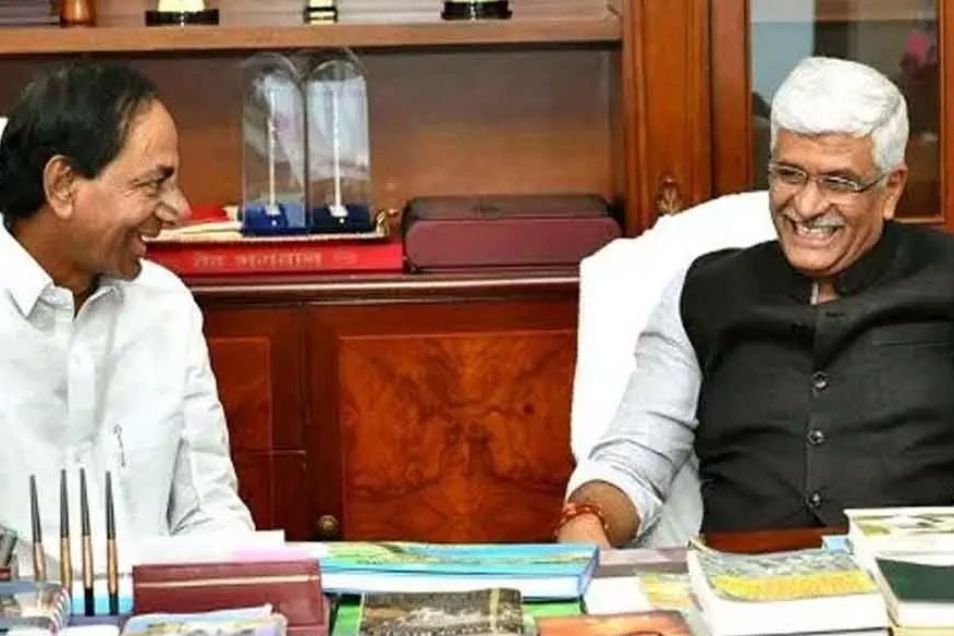 Central Minister Gajendra singh talked to KCR over Phone