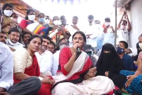 Sharmila alleged CM KCR insults YSR