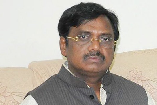 Former MP Vivek slams CM KCR 