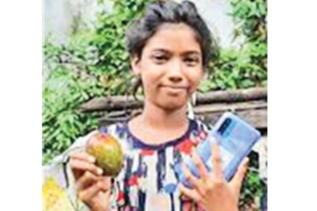 Businessman buys 10 apples for Rs 120000 from girl student