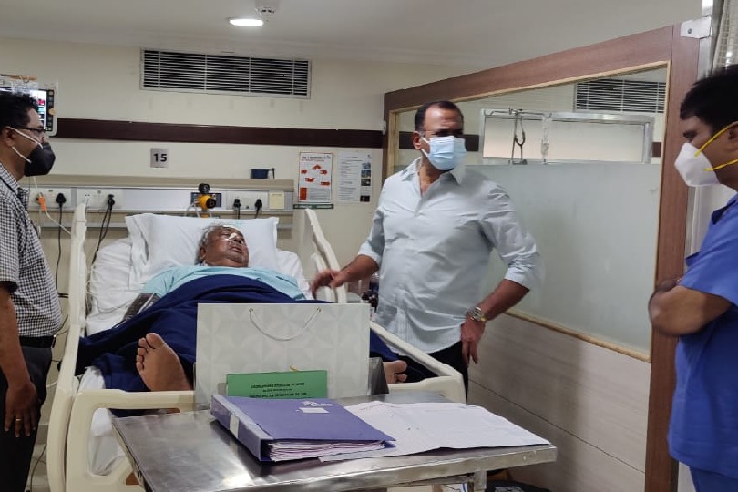 Komatireddy Venkat Reddy visits VH at Apollo Hospital in Hyderabad