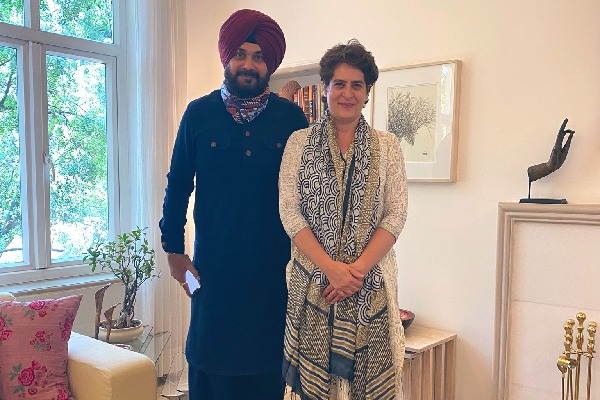 Sidhu Fires On Amarinder Over Power Cuts Issue