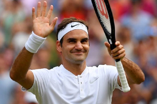 Federer in Fourth Round in Wimbledon