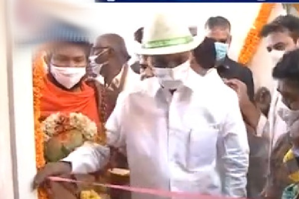 CM KCR cut the ribbon with hands in an angry moment