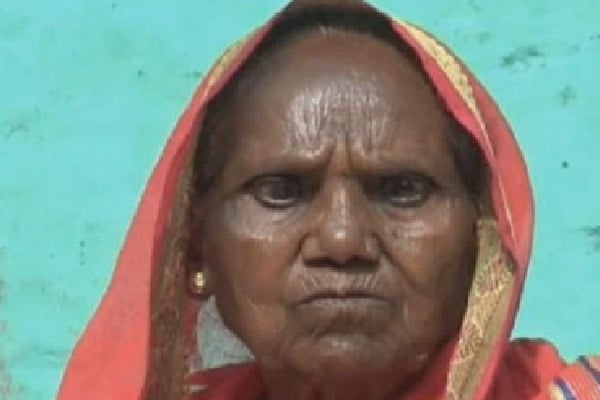 Old woman gets eyesight after taken corona vaccine