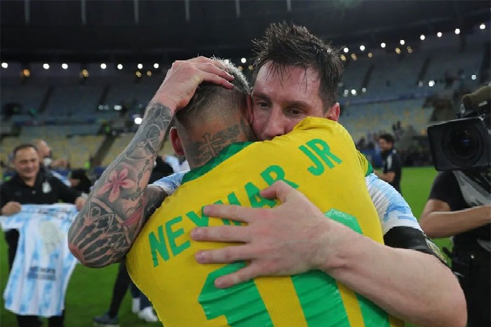 Lionel Messi Consoles Neymar After Brazil Lose Copa America 2021 Final