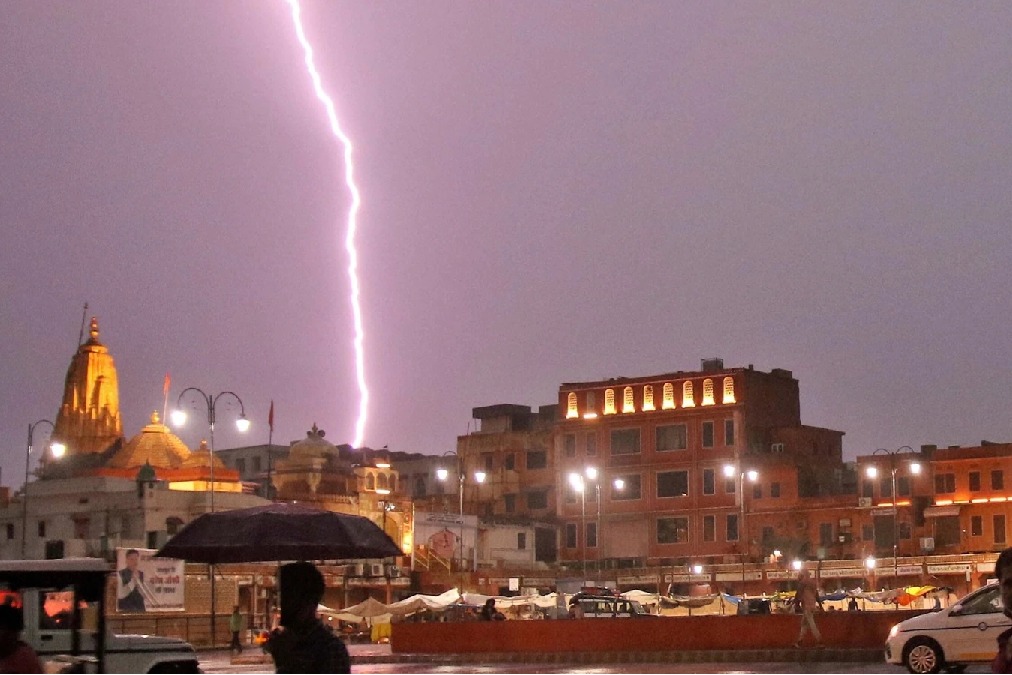 Lightning Strikes Kill 68 in 3 States