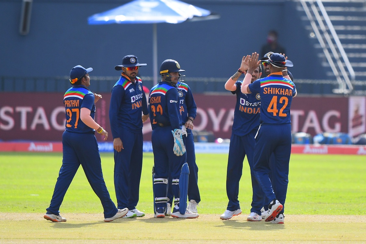 Teamindia rattles Sri Lanka top order in Colombo ODI