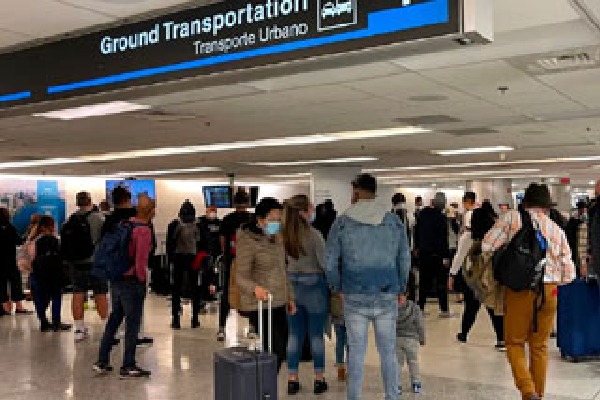 US airports busy with passengers after 18 months