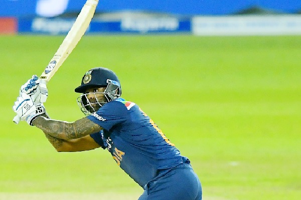 Sri Lanka bowlers restricts Indian top order