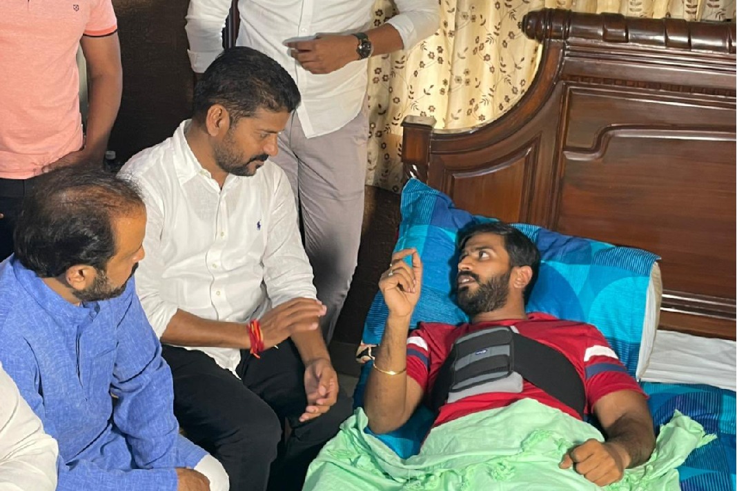 Revanth Reddy visits injured NSUI President Venkat Balmoor