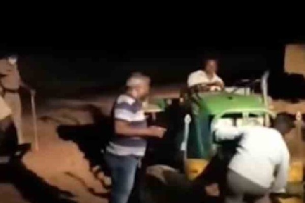 Sand mafia attacks police in Jagtial District