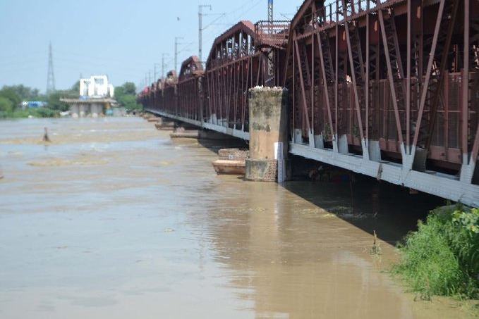 Yamuna river crosses danger mark as Delhi got flood alert