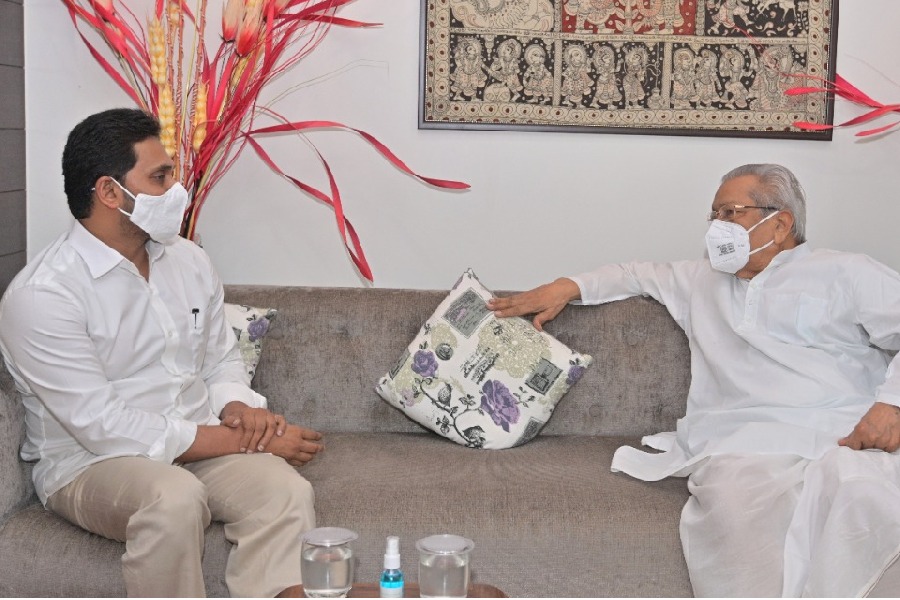 CM Jagan met governor at Rajbhavan