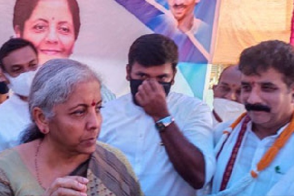 Union Minister Nirmala fire on ration dealer for not putting Modi photo