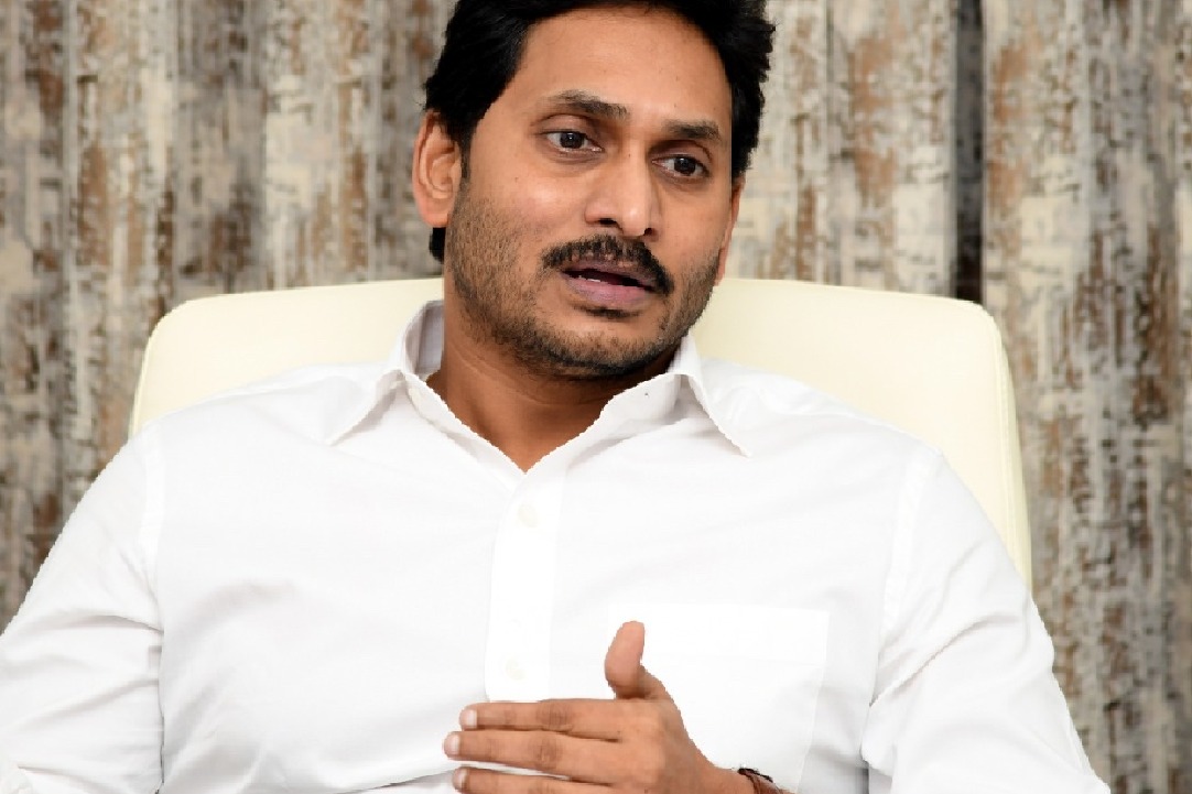 Jagan orders to construct Huz houses