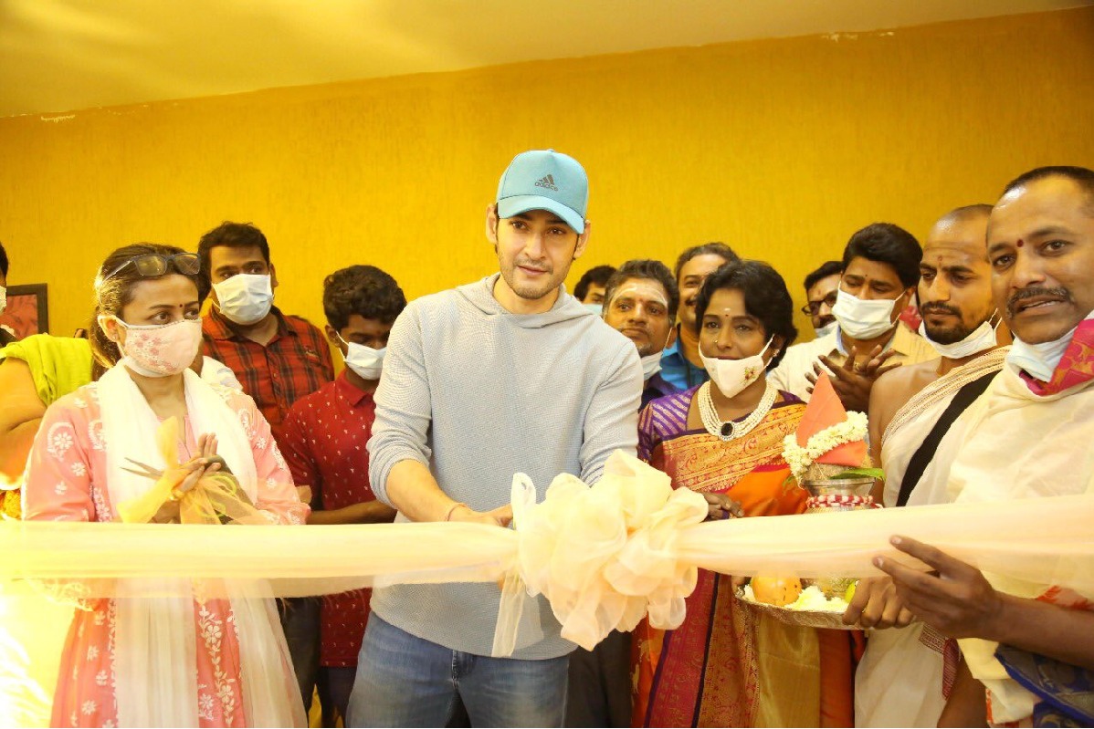 Mahesh Babu opens Chakrasidh health care centre in Hyderabad