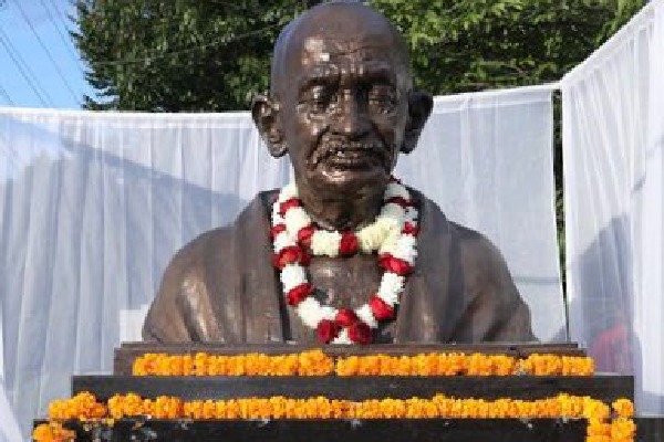 US Senator proposes for highest civilian award for Mahatma Gandhi