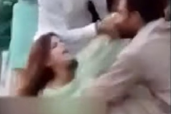 Torn Clothes Thrown Into Air A Mob Of 400 Assaults Young Lady In Pakistan On Independence Day