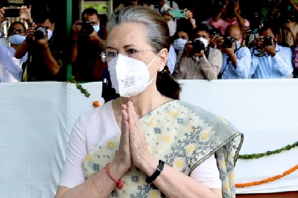 Sonia chairs meeting with 18 opposition parties, AAP, SP, BSP missing