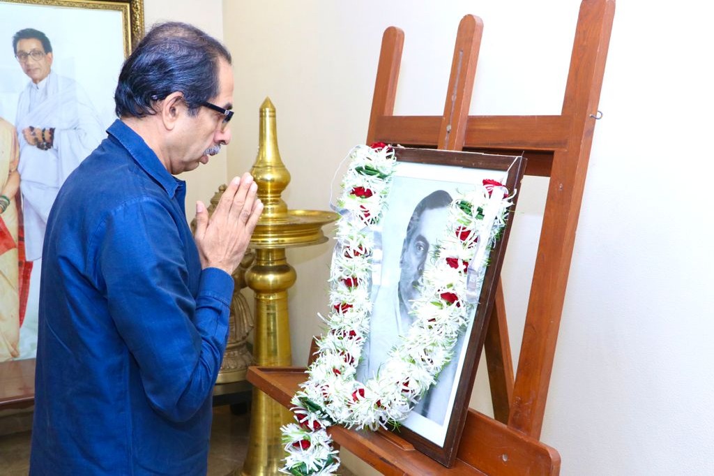 Uddhav Thackeray Pays Tributes To Rajiv Gandhi 