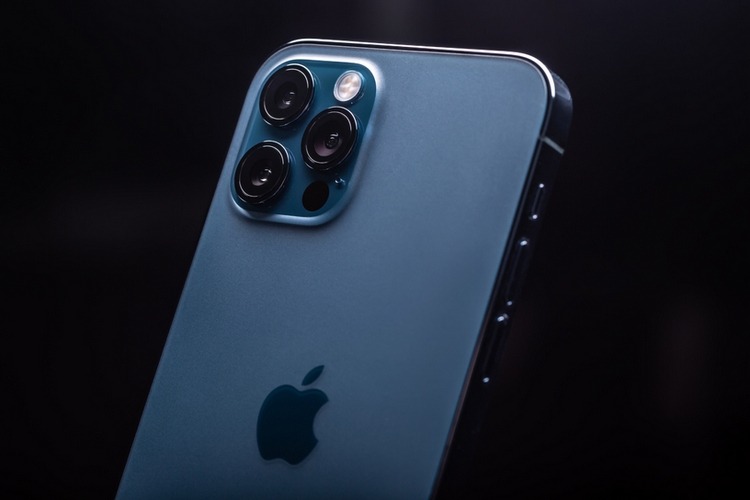 iPhone 13 likely to feature Face ID that works with masks