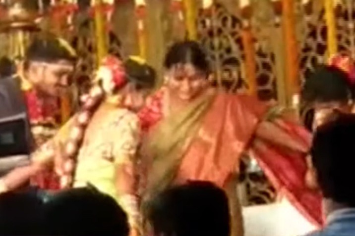 TRS MP Maloth Kavita Shakes Leg For Bullet Bandi Song