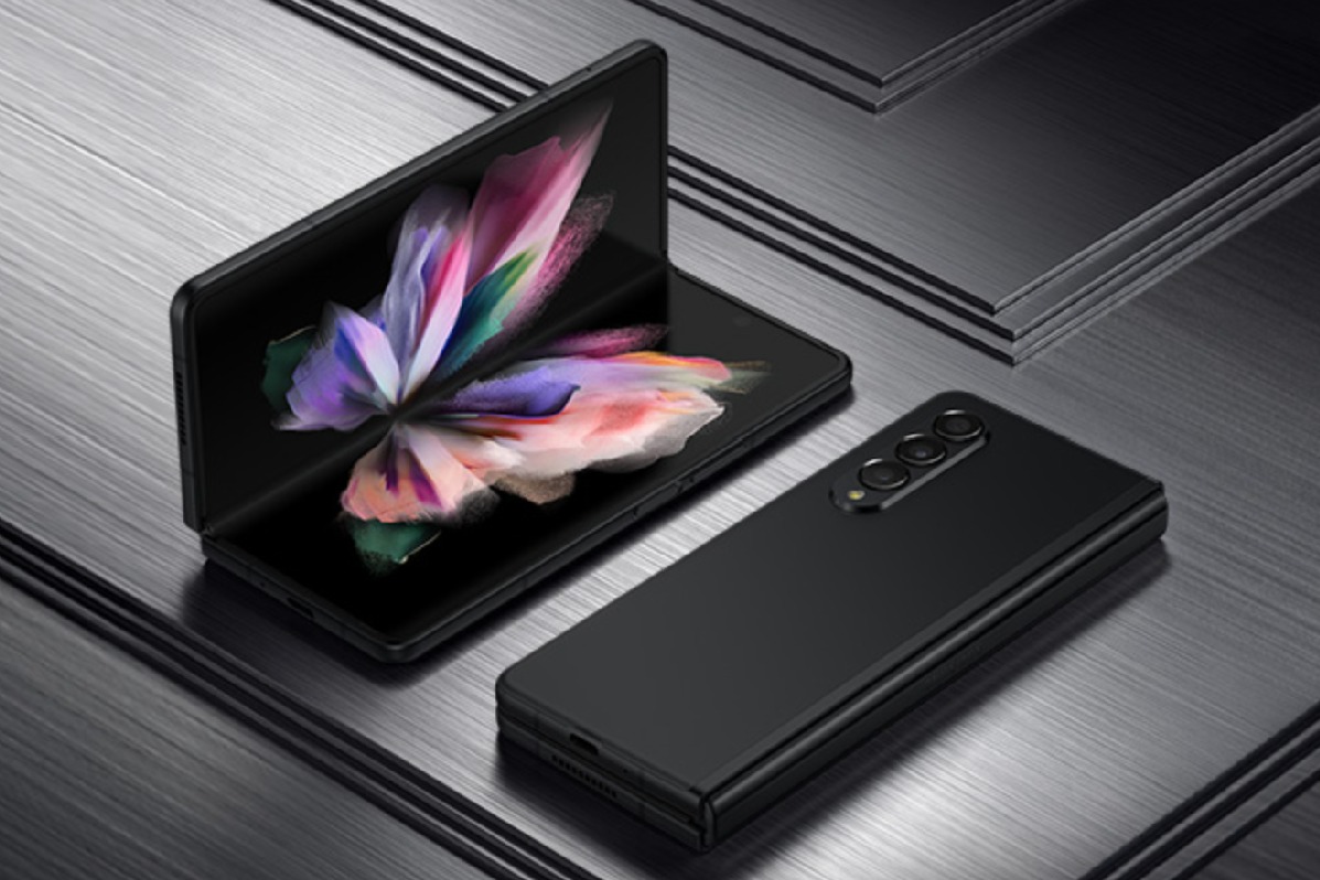 Future Galaxy Z Fold may come with a roll out display: Report