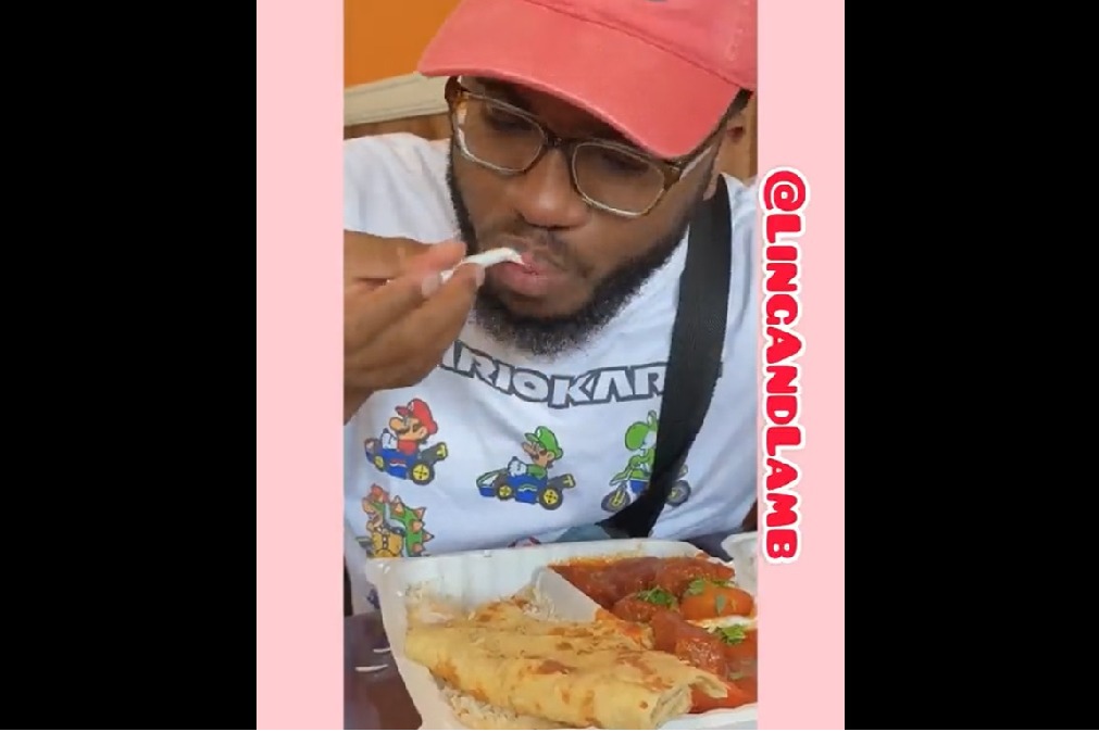 Nigerian Man First Time Tastes Indian Food and His Reaction is Price less