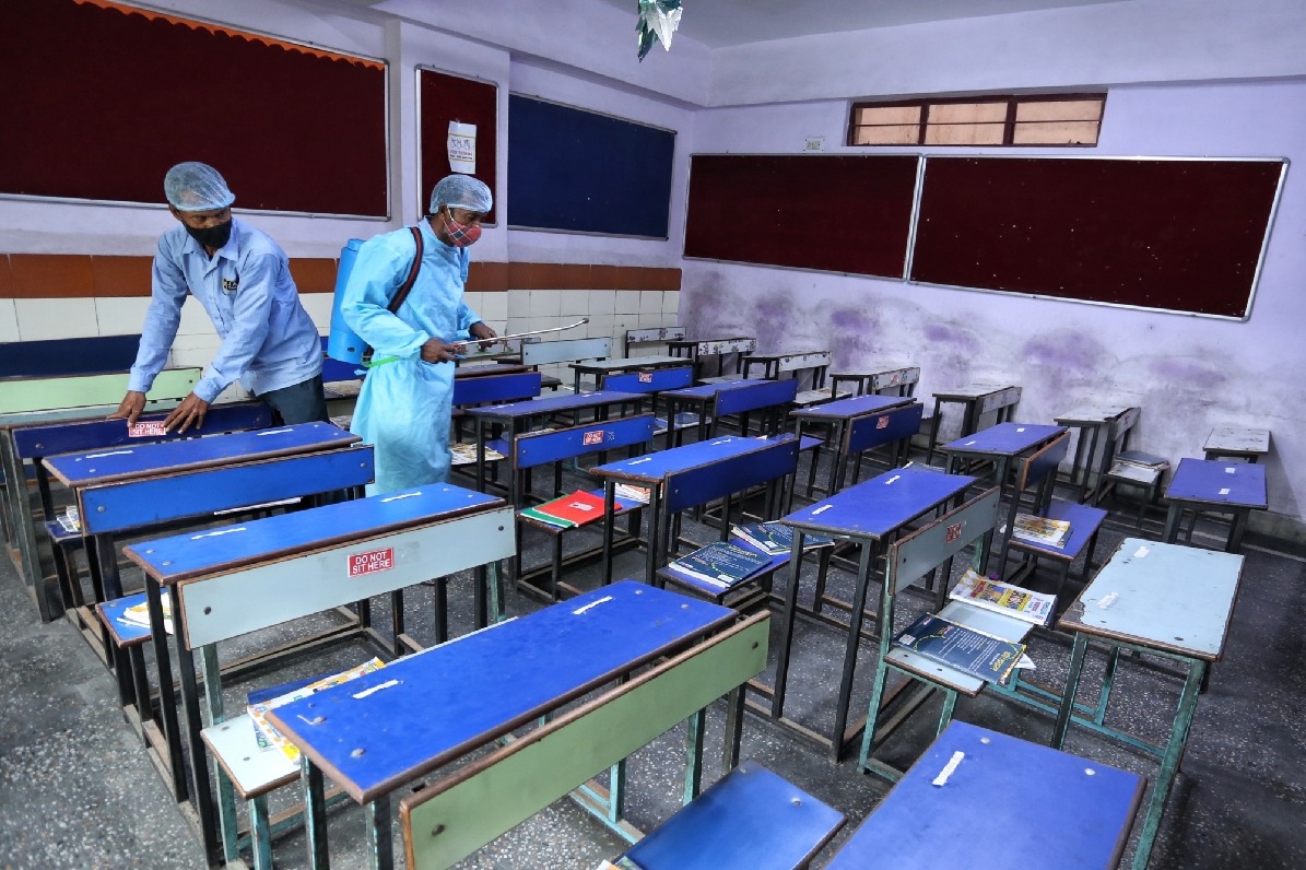 Schools reopen in Telangana with thin attendance