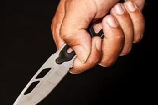 Hawker arrested for attacking TMC assistant commissioner and her bodyguard with a knife