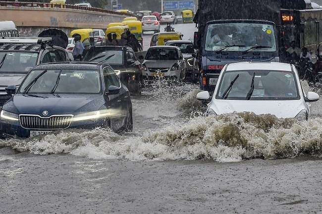 Huge rainfall lashes national capital 