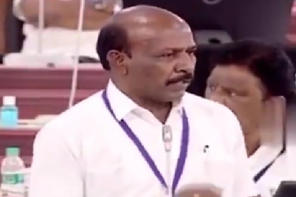 Tamilnadu minister mentioned Pawan Kalyan accolades on Stalin 