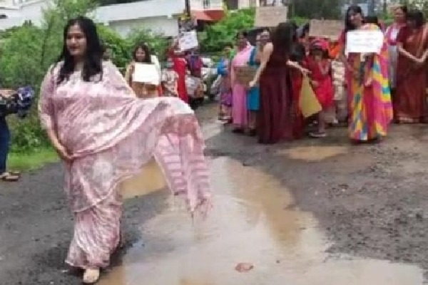 Bhopal women catwalks at potholed roads