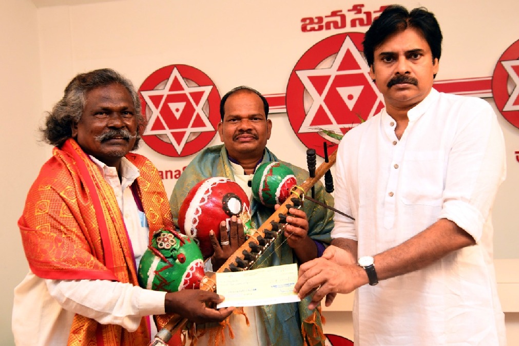 Pawan Kalyan handed cash cheque to Kinnera artist Mogulaiah