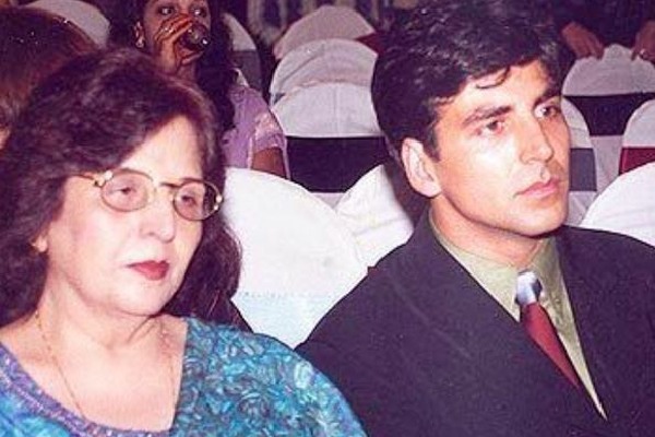 Hero Akshay Kumar mother hospitalized 