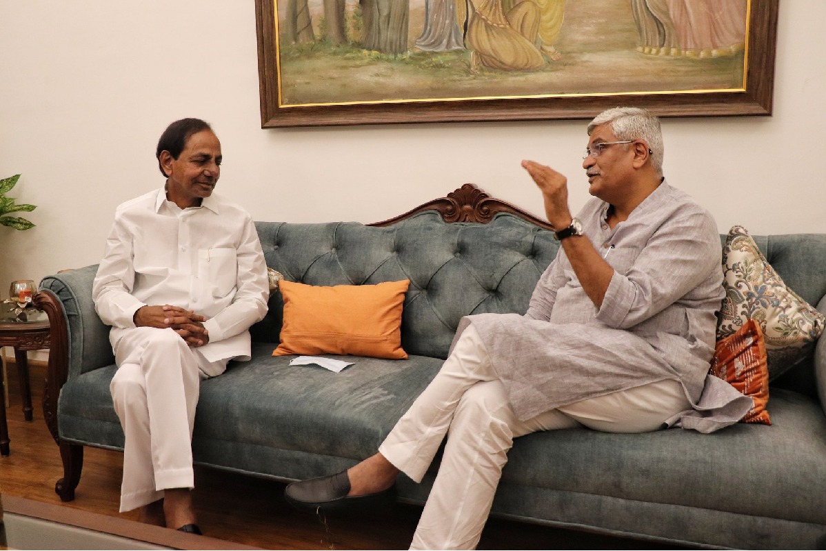 Telangana CM KCR met union minister Gajendra Singh Shekawat